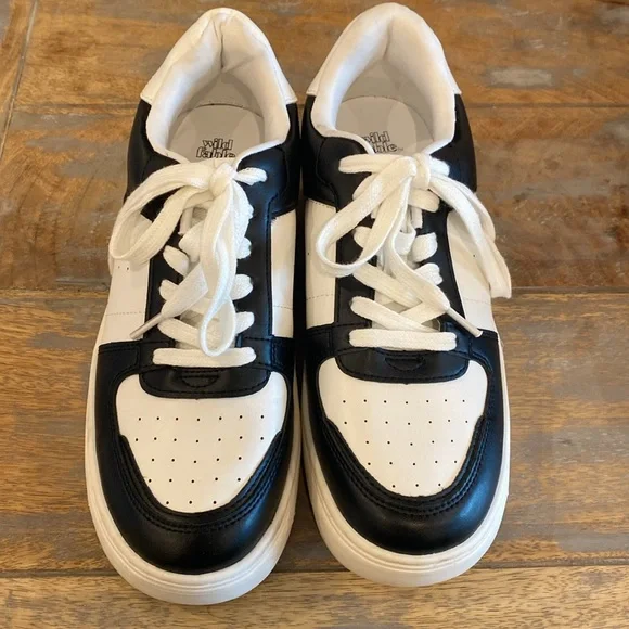 Wild Fable Black Lola Low-Top Lace-Up Sneakers 8.5 - Picture 2 of 9